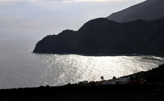 Playa de Agulo beach in La Gomera, featuring a pebbly shoreline with wavy water conditions