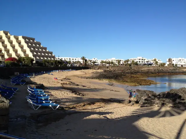 Playa del Jablillo beach in Lanzarote with calm water conditions