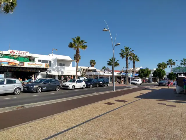La Peña del Dice beach in Lanzarote with wavy water conditions