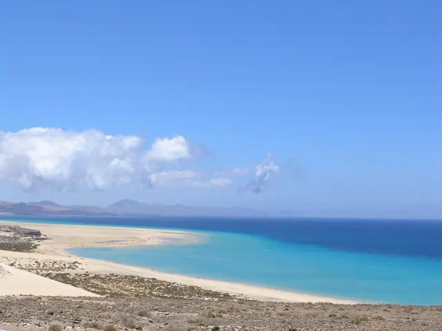 Playa del Salmo beach in Fuerteventura with wavy water conditions