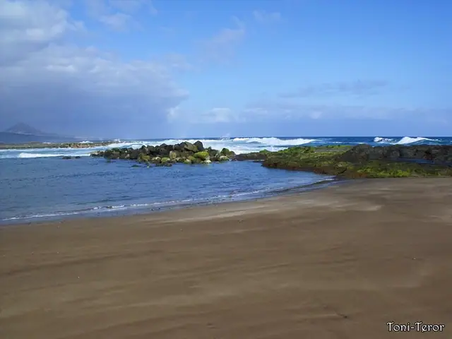Playa Bocabarranco beach in Gran Canaria with surfable water conditions