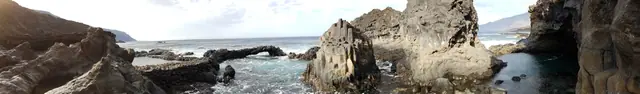 Playa Los Llanillos beach in El Hierro with wavy water conditions