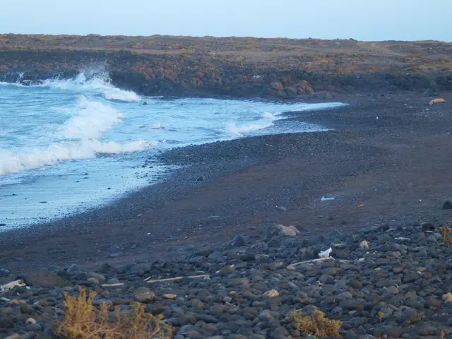Playa del Chinchorro beach in Fuerteventura with wavy water conditions
