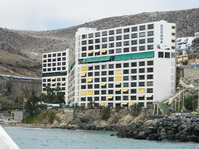 Playa Arguineguín/Patalavaca (Stein) beach in Gran Canaria with calm water conditions