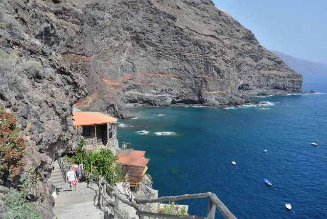 Porís de Puntagorda beach in La Palma, featuring a pebbly shoreline with wavy water conditions