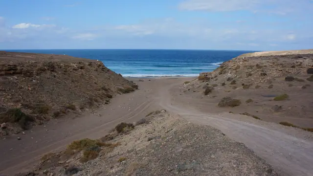 Playa de Garcey beach in Fuerteventura with wavy water conditions