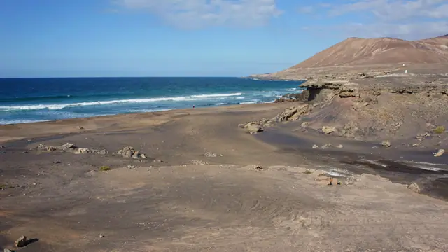 Playa de la Solapa beach in Fuerteventura with calm water conditions