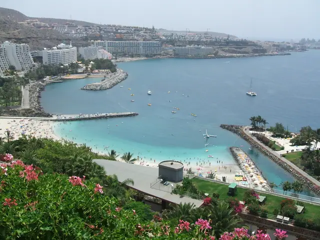 Playa Anfi del Mar beach in Gran Canaria with calm water conditions